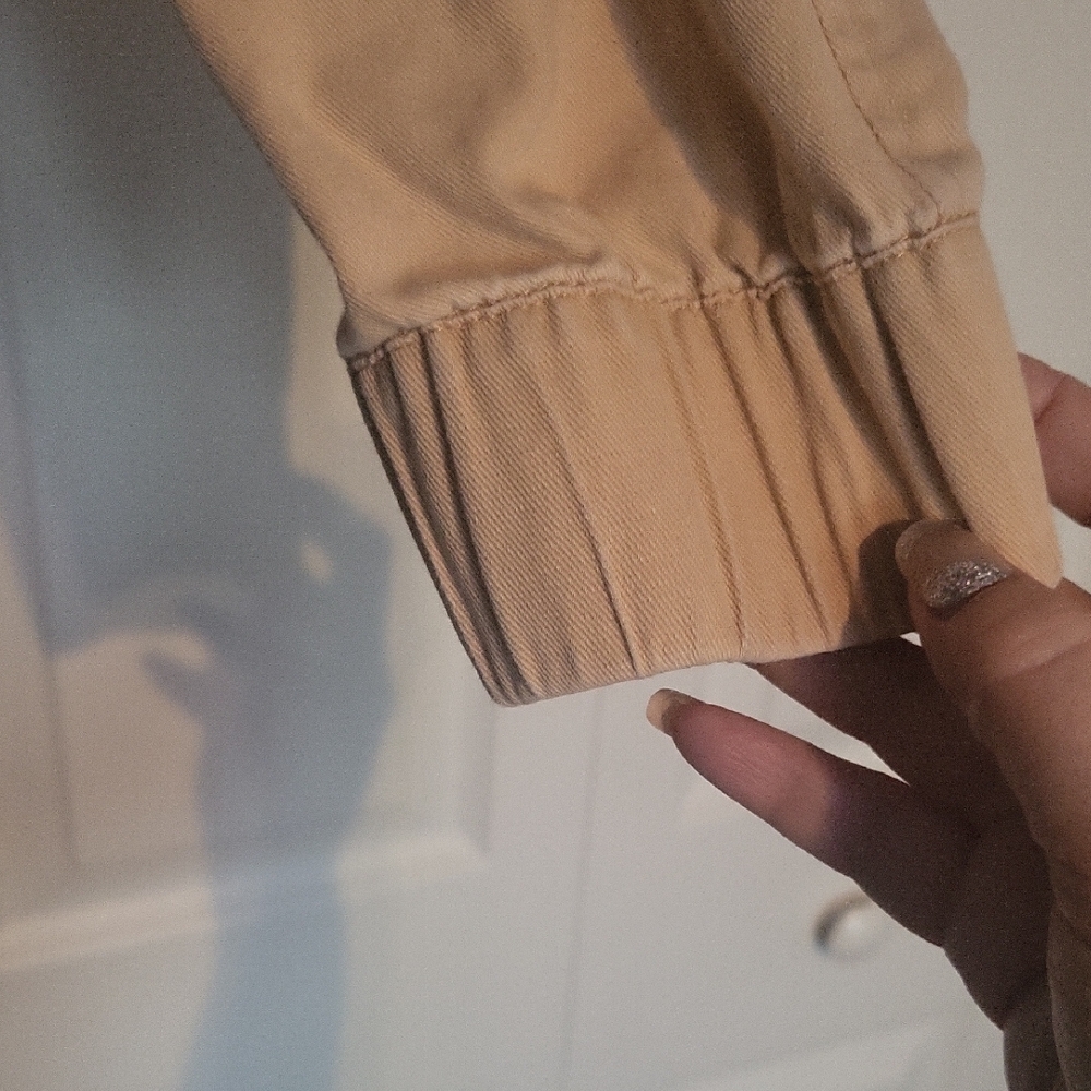 Tan Utility Jacket with Collared Neckline and Cropped Fit - Picture 3 of 4